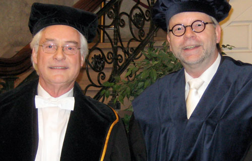 Professoren Sowohl geistes- als auch sozialwissenschaftlich Medienentwicklungen zu untersuchen und zu erforschen: das bevorzugen Prof. Dr. Johan Hemels (Fellow ASCoR / Amsterdam School of Communication Research) und Prof. Dr. Martin Gertler (RFH Köln / FB Medien).